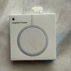 Apple MagSafe Wireless Charger in White